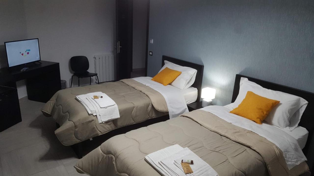 Idilliaco Inn Motta SantʼAnastasia Extérieur photo